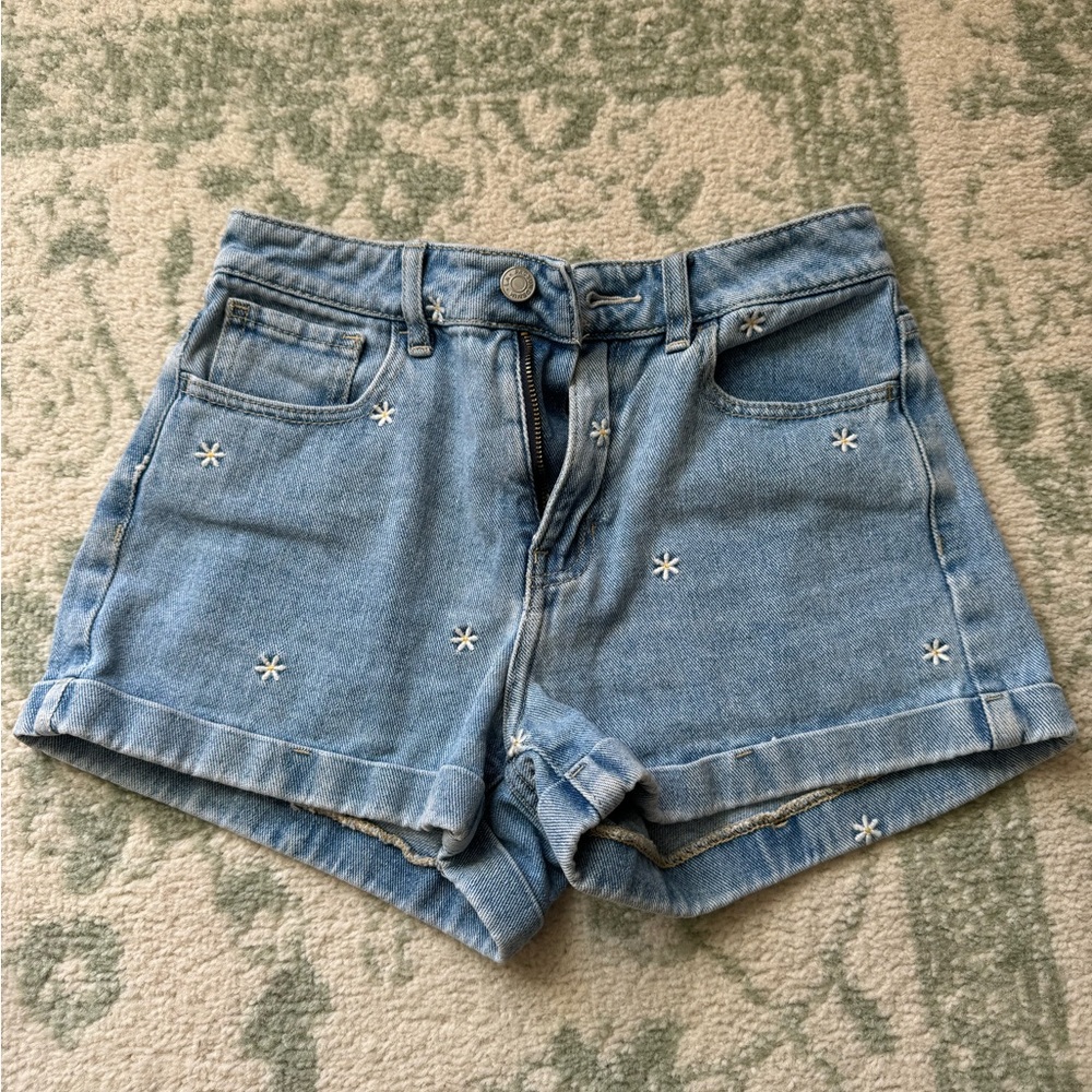 PACSUN Daisy mom shorts!